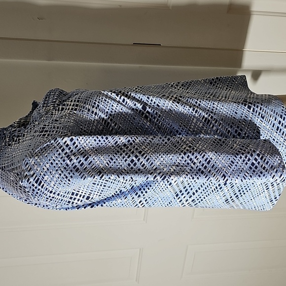 J. Mclaughlin Durham Blue Patterned Top. Cataling Stretch Cloth. 3/4‎ Sleeves. M - Picture 4 of 9